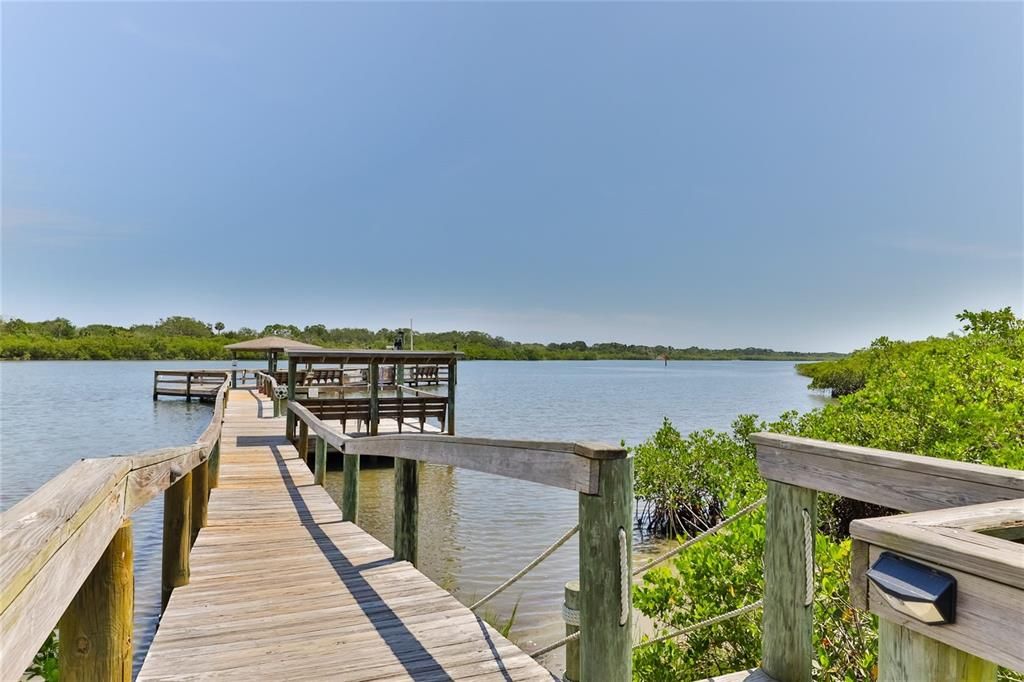 Active With Contract: $270,000 (2 beds, 2 baths, 1393 Square Feet)