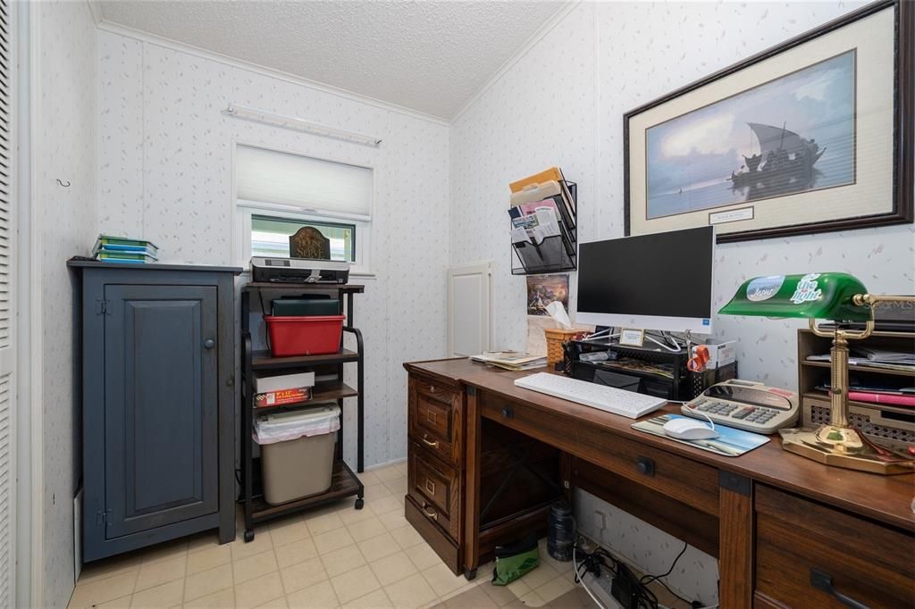 Active With Contract: $270,000 (2 beds, 2 baths, 1393 Square Feet)