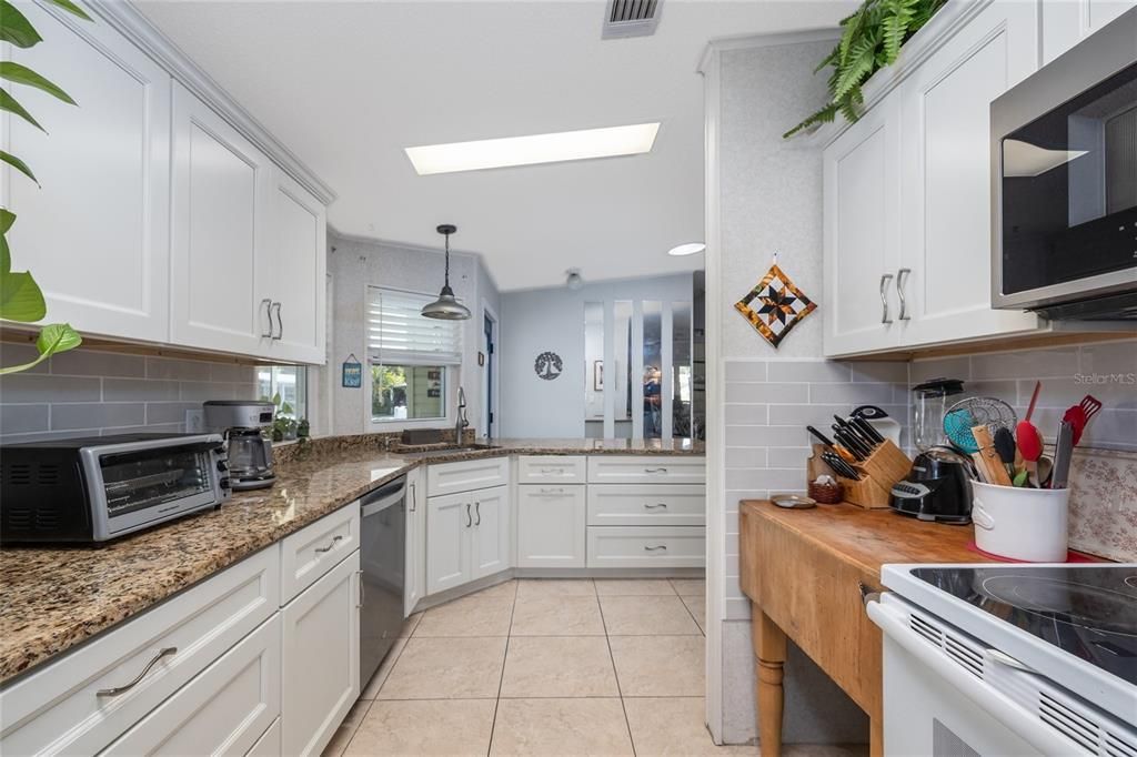 Active With Contract: $270,000 (2 beds, 2 baths, 1393 Square Feet)