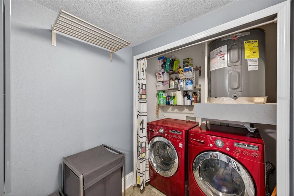 Active With Contract: $200,000 (1 beds, 1 baths, 1044 Square Feet)