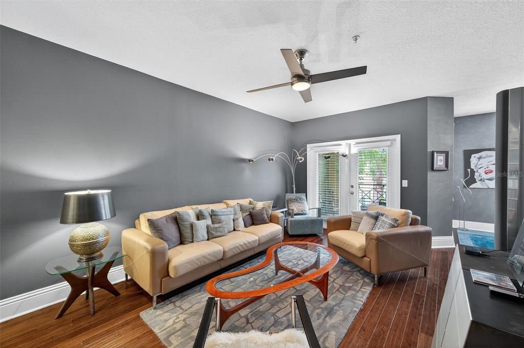 Active With Contract: $200,000 (1 beds, 1 baths, 1044 Square Feet)