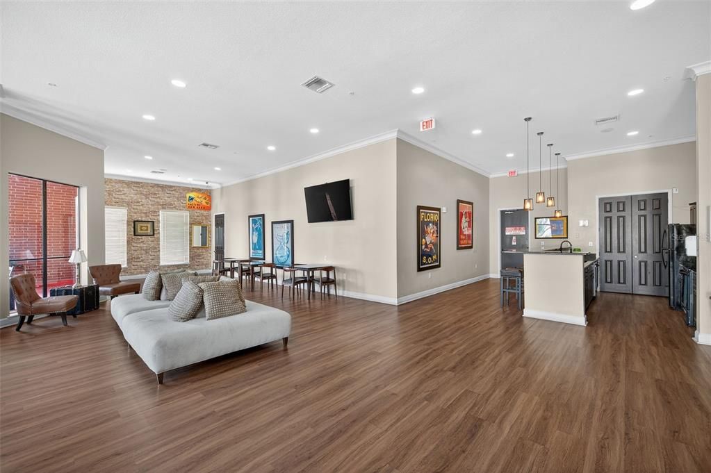 Active With Contract: $200,000 (1 beds, 1 baths, 1044 Square Feet)