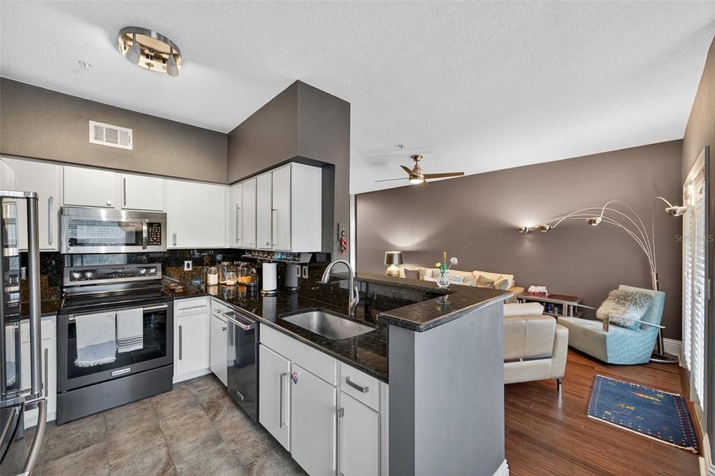 Active With Contract: $200,000 (1 beds, 1 baths, 1044 Square Feet)