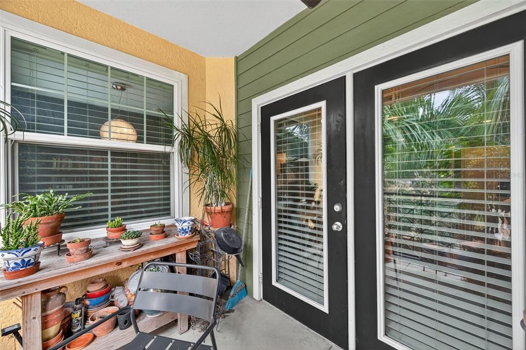 Active With Contract: $200,000 (1 beds, 1 baths, 1044 Square Feet)