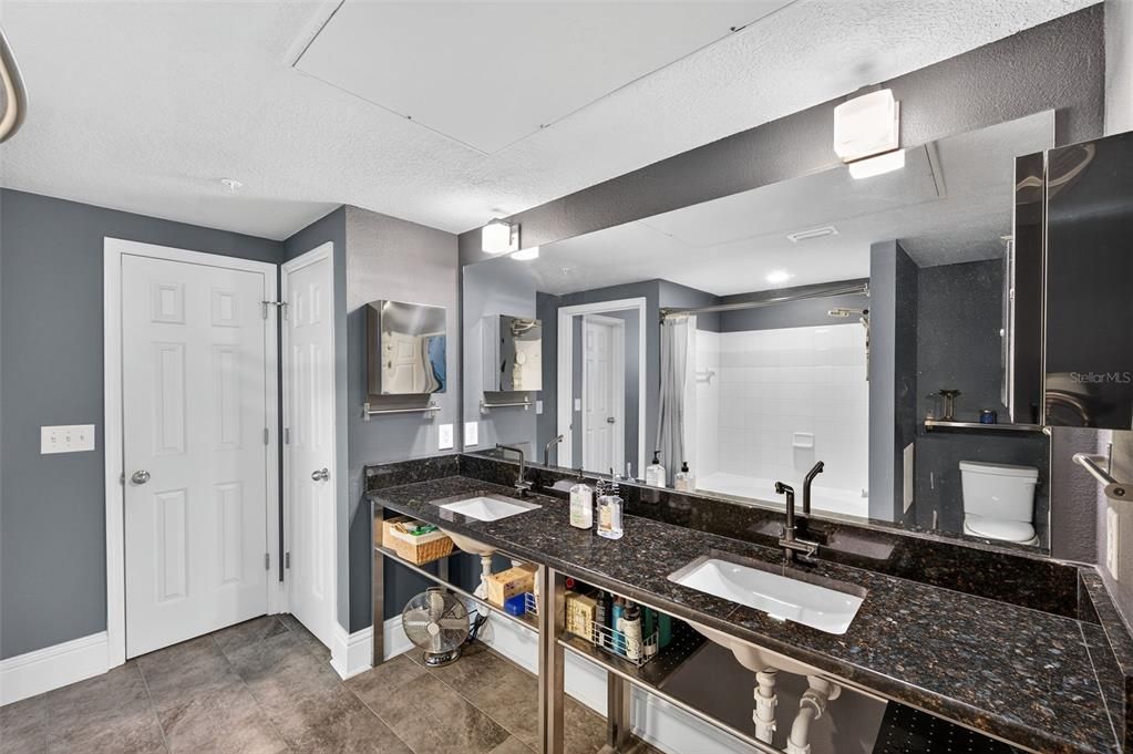 Active With Contract: $200,000 (1 beds, 1 baths, 1044 Square Feet)