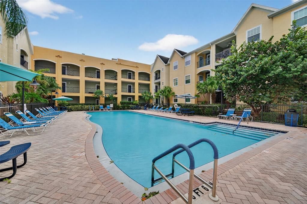 Active With Contract: $200,000 (1 beds, 1 baths, 1044 Square Feet)