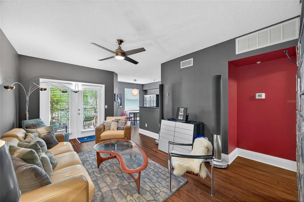 Active With Contract: $200,000 (1 beds, 1 baths, 1044 Square Feet)