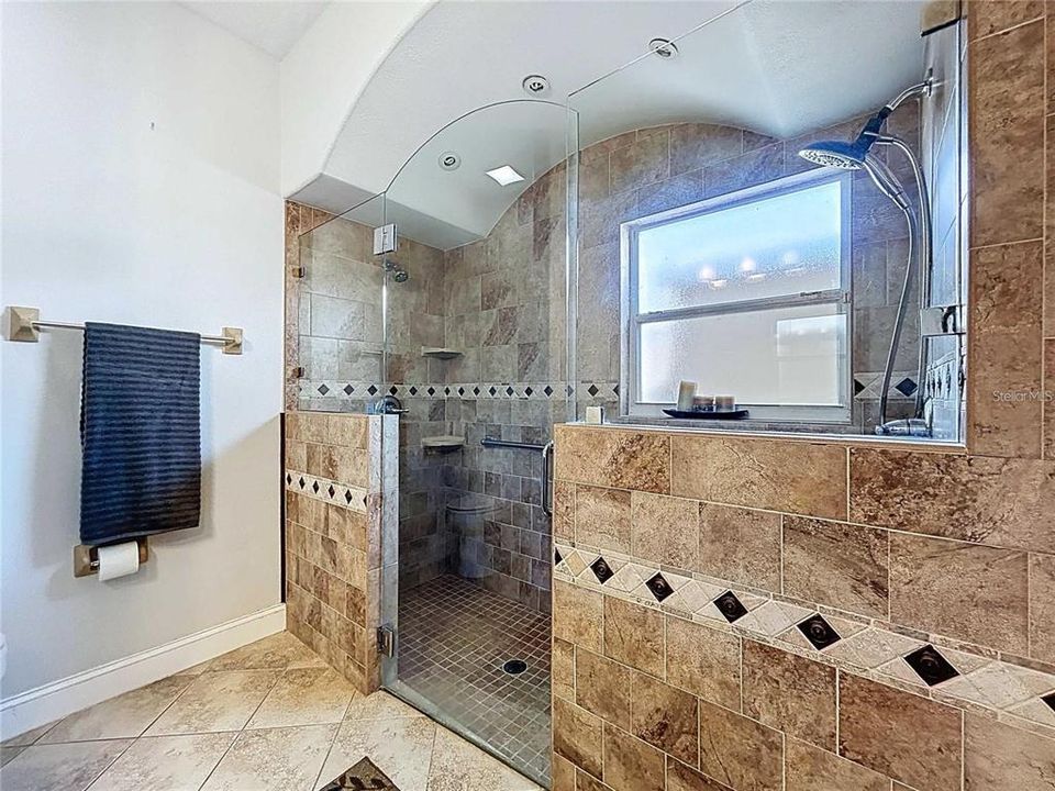 En Venta: $550,000 (3 camas, 0 baños, 2028 Pies cuadrados)