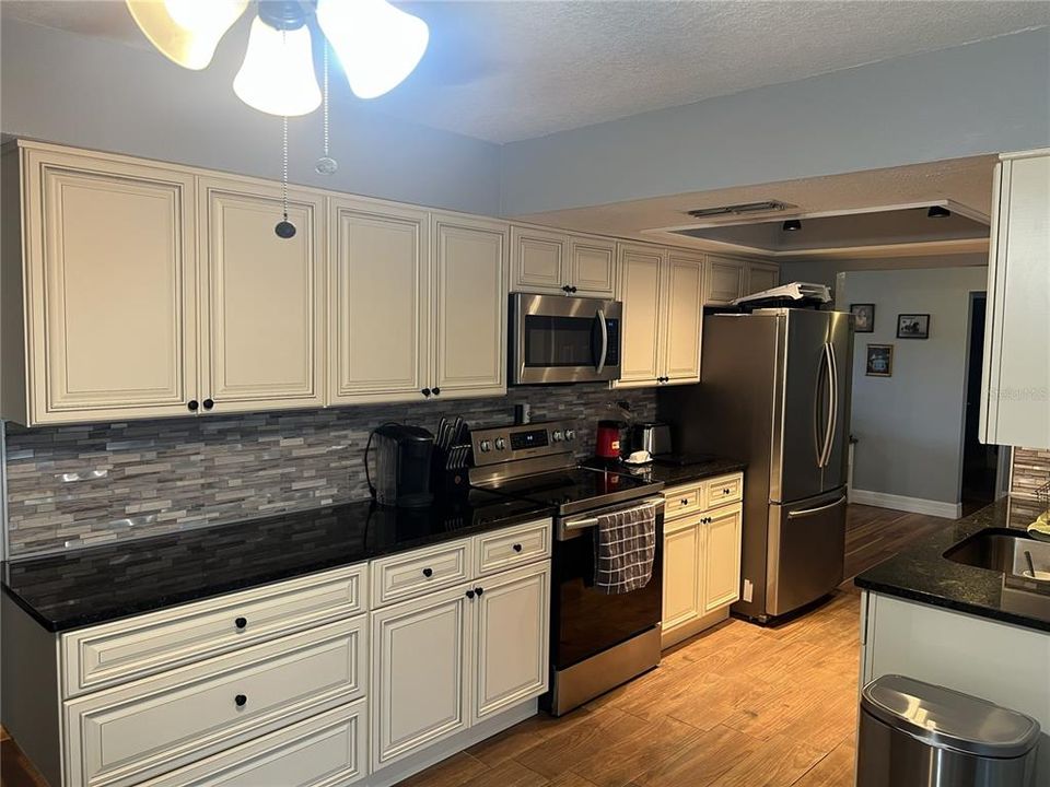 На продажу: $319,900 (3 спален, 2 ванн, 1495 Квадратных фут)