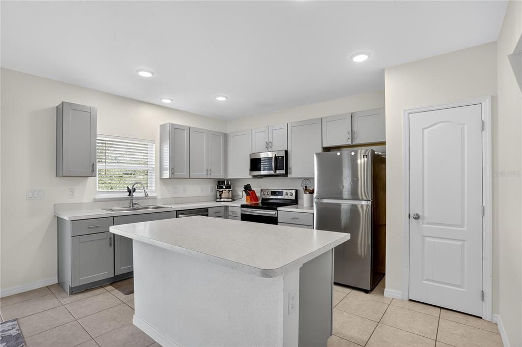 For Sale: $339,000 (4 beds, 2 baths, 2362 Square Feet)