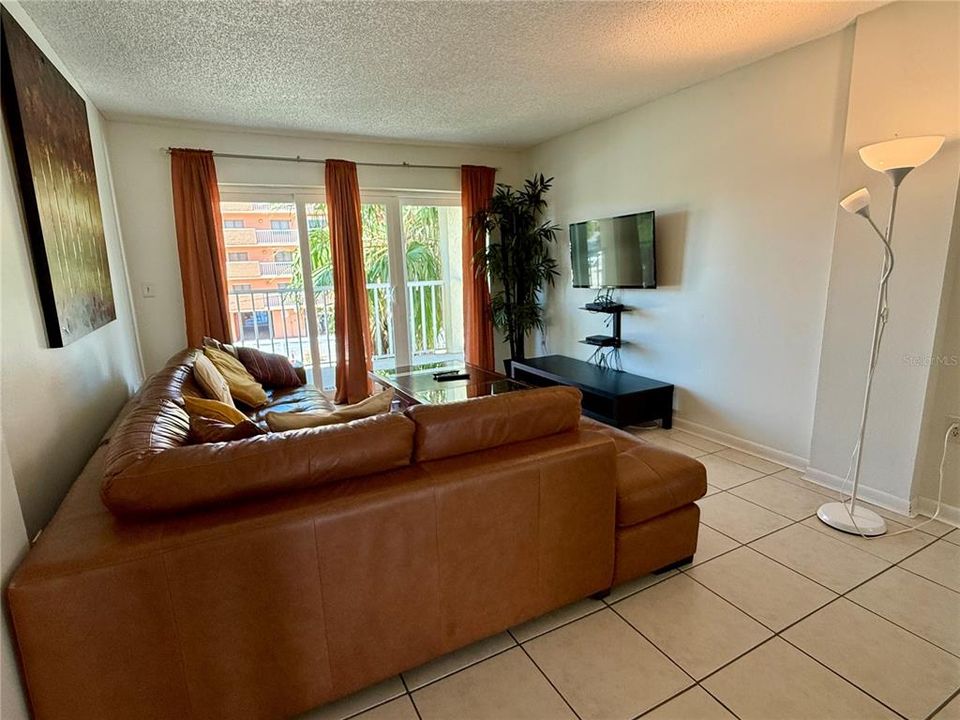 For Rent: $4,000 (2 beds, 2 baths, 1155 Square Feet)