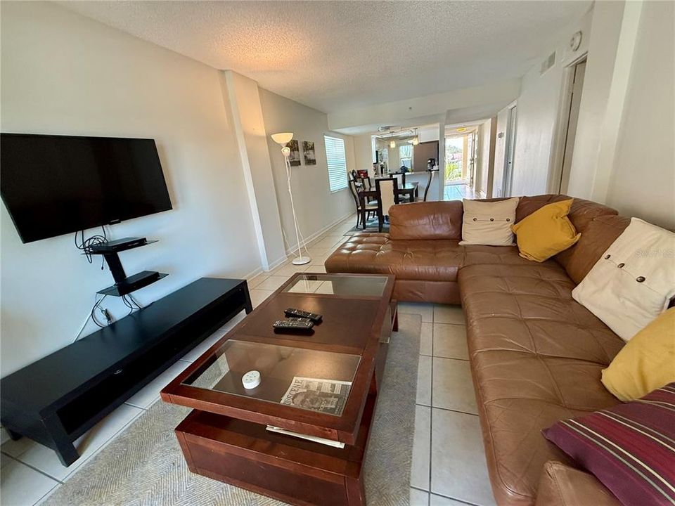 For Rent: $4,000 (2 beds, 2 baths, 1155 Square Feet)