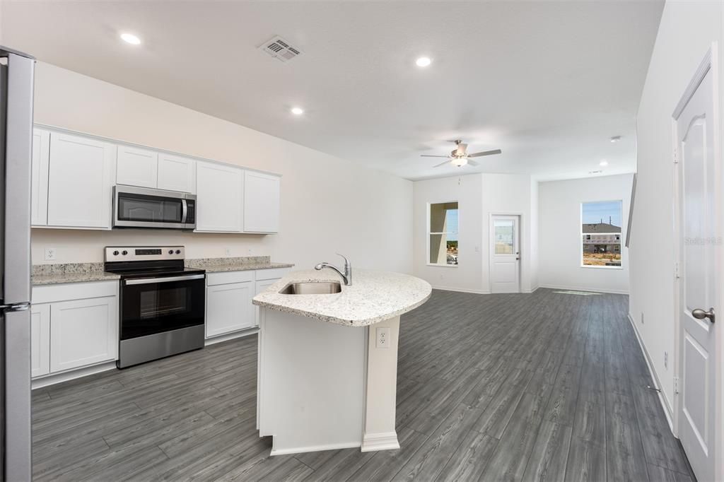 待售: $229,900 (2 贝兹, 2 浴室, 1574 平方英尺)