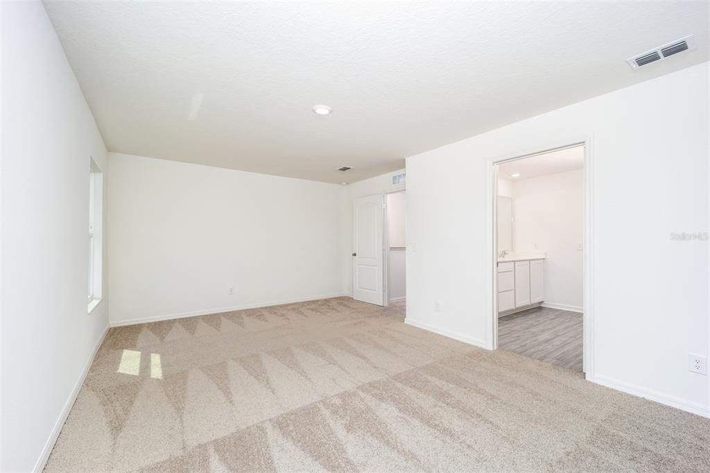 待售: $229,900 (2 贝兹, 2 浴室, 1574 平方英尺)