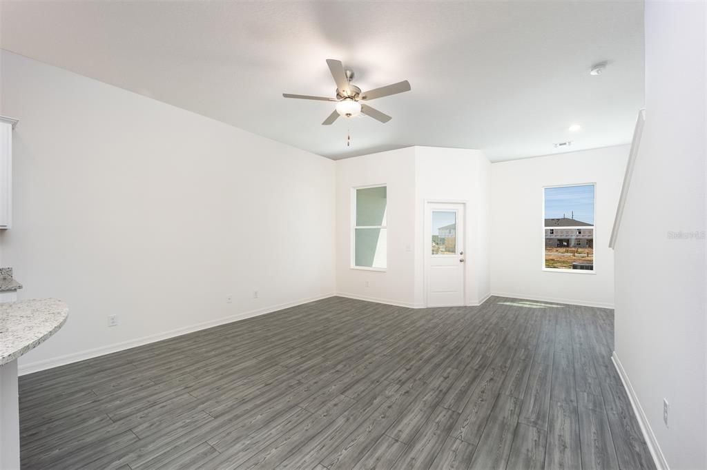 待售: $229,900 (2 贝兹, 2 浴室, 1574 平方英尺)