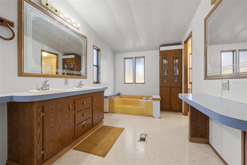 待售: $350,000 (3 贝兹, 2 浴室, 1680 平方英尺)