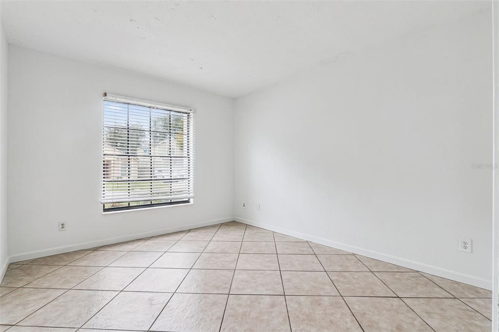 For Sale: $274,900 (2 beds, 1 baths, 1249 Square Feet)