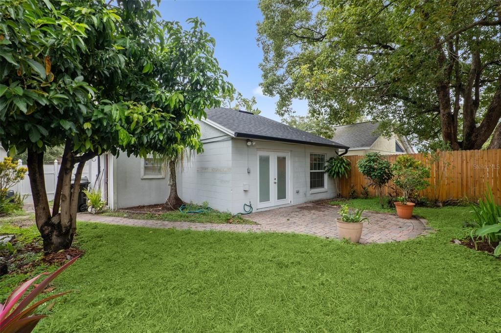 For Sale: $274,900 (2 beds, 1 baths, 1249 Square Feet)