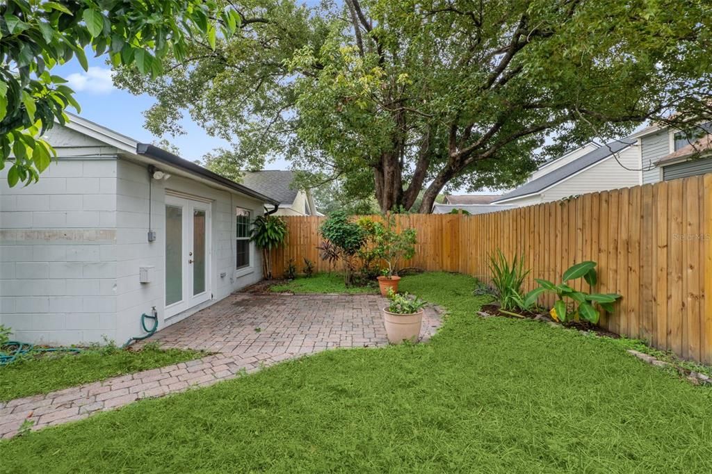 For Sale: $274,900 (2 beds, 1 baths, 1249 Square Feet)