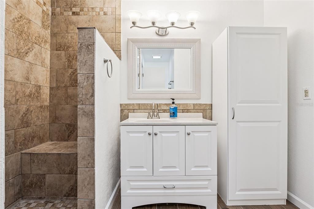 For Sale: $274,900 (2 beds, 1 baths, 1249 Square Feet)