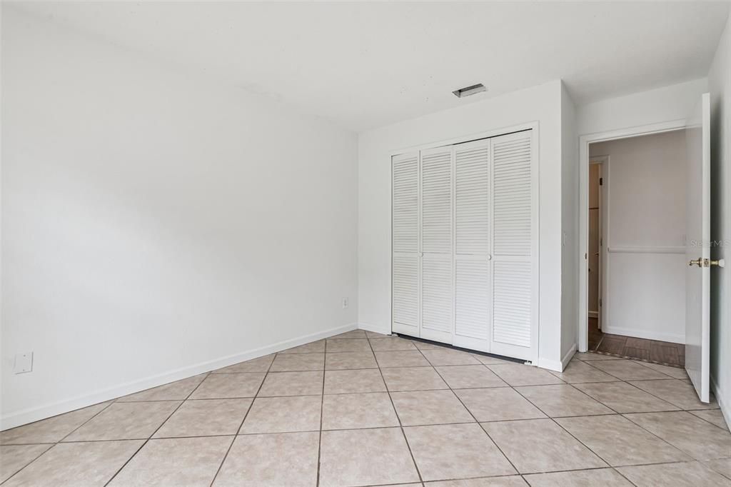 For Sale: $274,900 (2 beds, 1 baths, 1249 Square Feet)