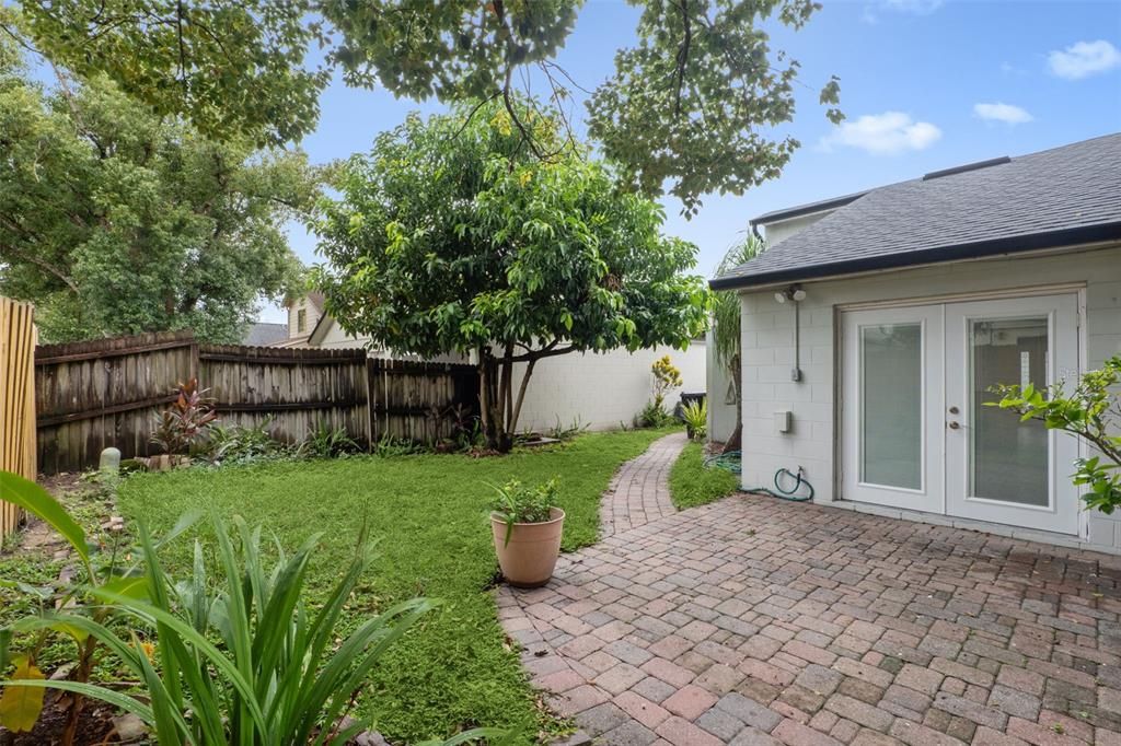 For Sale: $274,900 (2 beds, 1 baths, 1249 Square Feet)