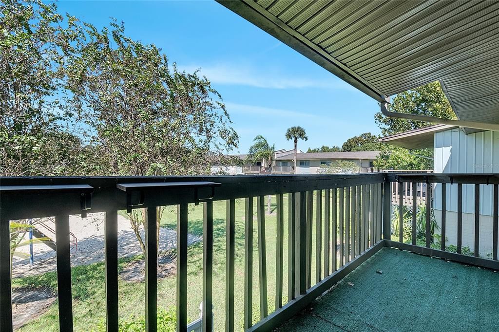 For Sale: $130,000 (2 beds, 1 baths, 881 Square Feet)