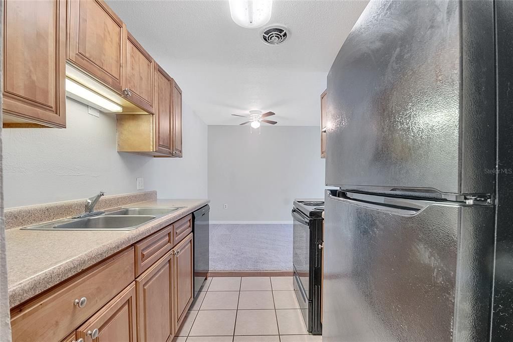 For Sale: $130,000 (2 beds, 1 baths, 881 Square Feet)