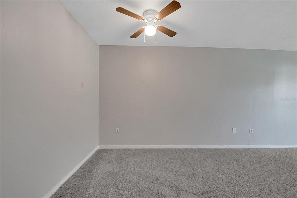 For Sale: $130,000 (2 beds, 1 baths, 881 Square Feet)