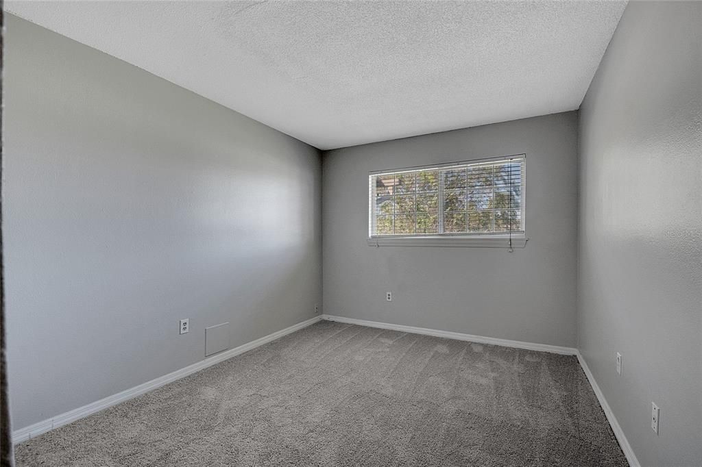 For Sale: $130,000 (2 beds, 1 baths, 881 Square Feet)