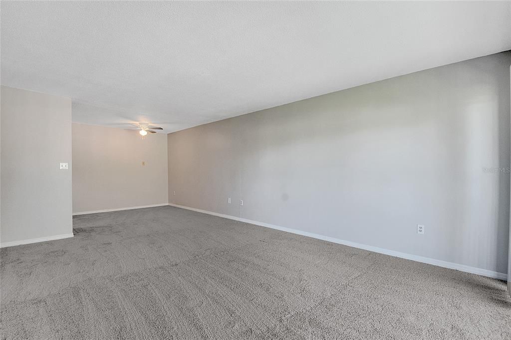 For Sale: $130,000 (2 beds, 1 baths, 881 Square Feet)