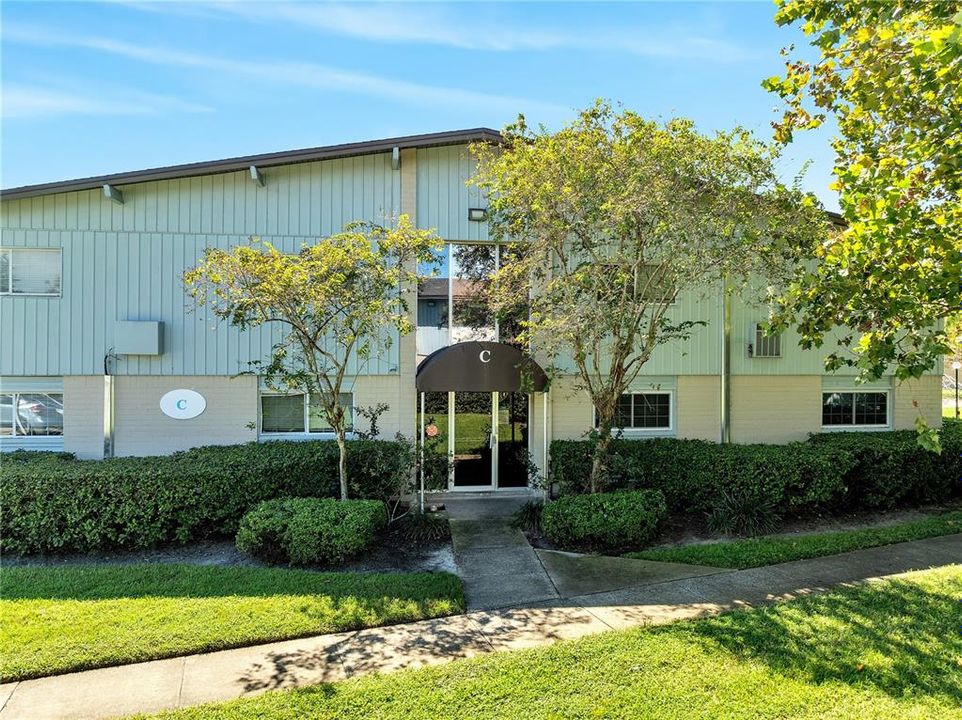 For Sale: $130,000 (2 beds, 1 baths, 881 Square Feet)