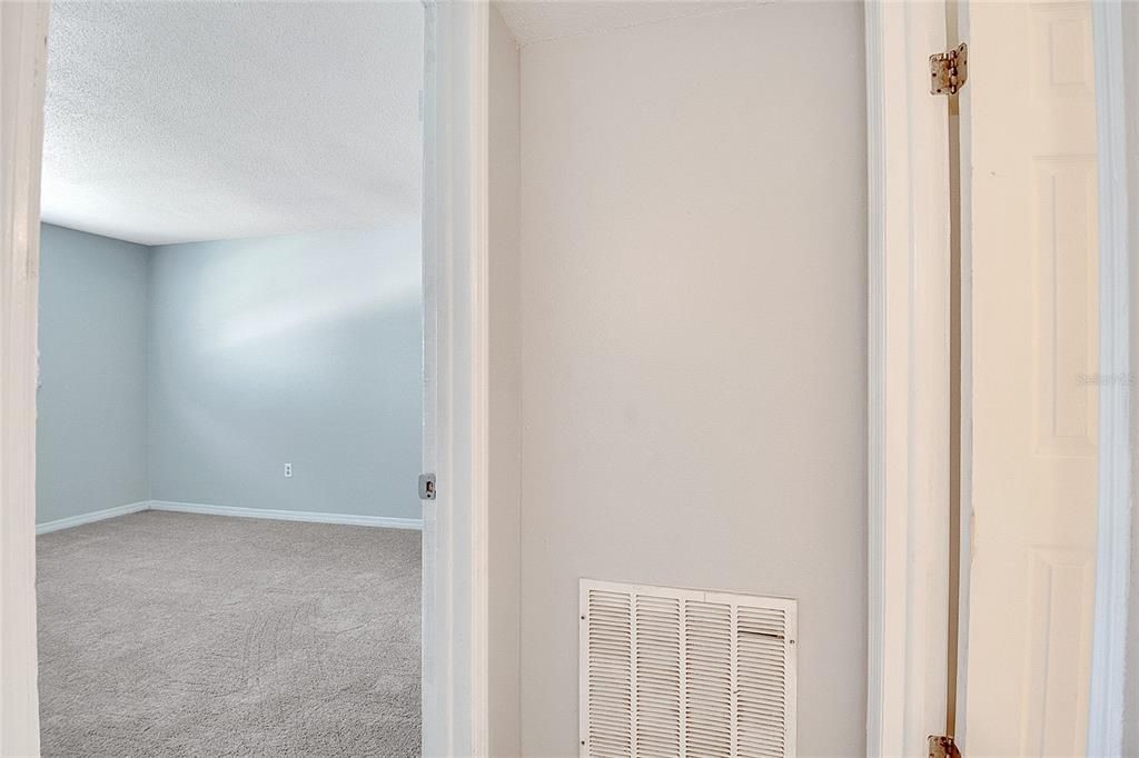 For Sale: $130,000 (2 beds, 1 baths, 881 Square Feet)