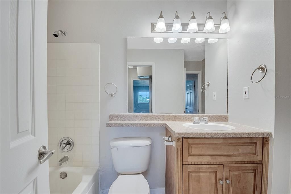 For Sale: $130,000 (2 beds, 1 baths, 881 Square Feet)