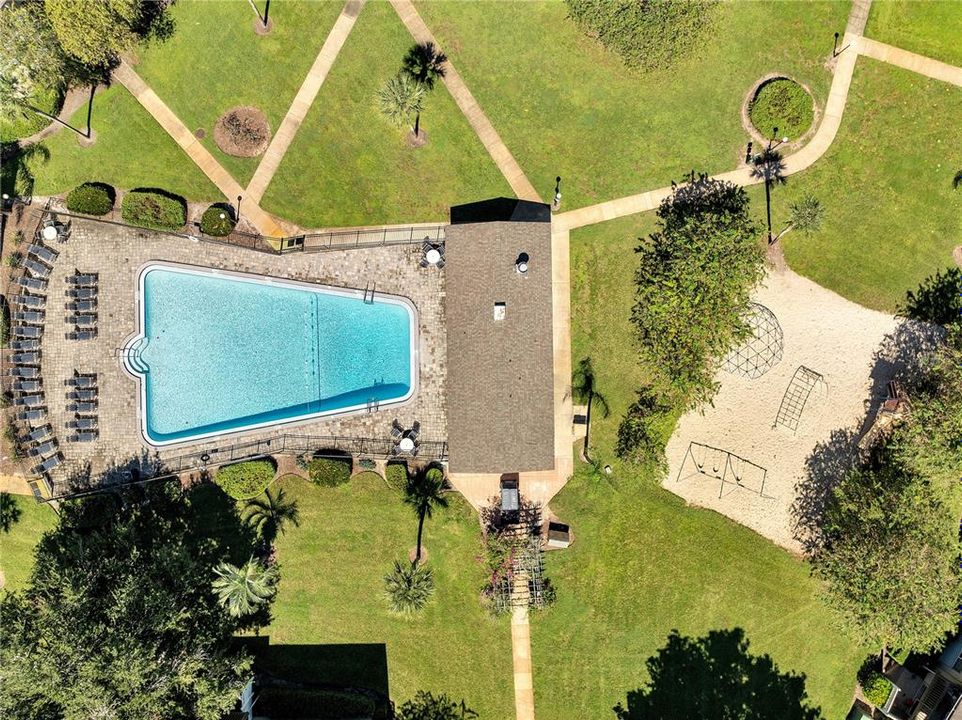 For Sale: $130,000 (2 beds, 1 baths, 881 Square Feet)