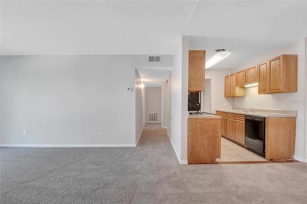 For Sale: $130,000 (2 beds, 1 baths, 881 Square Feet)