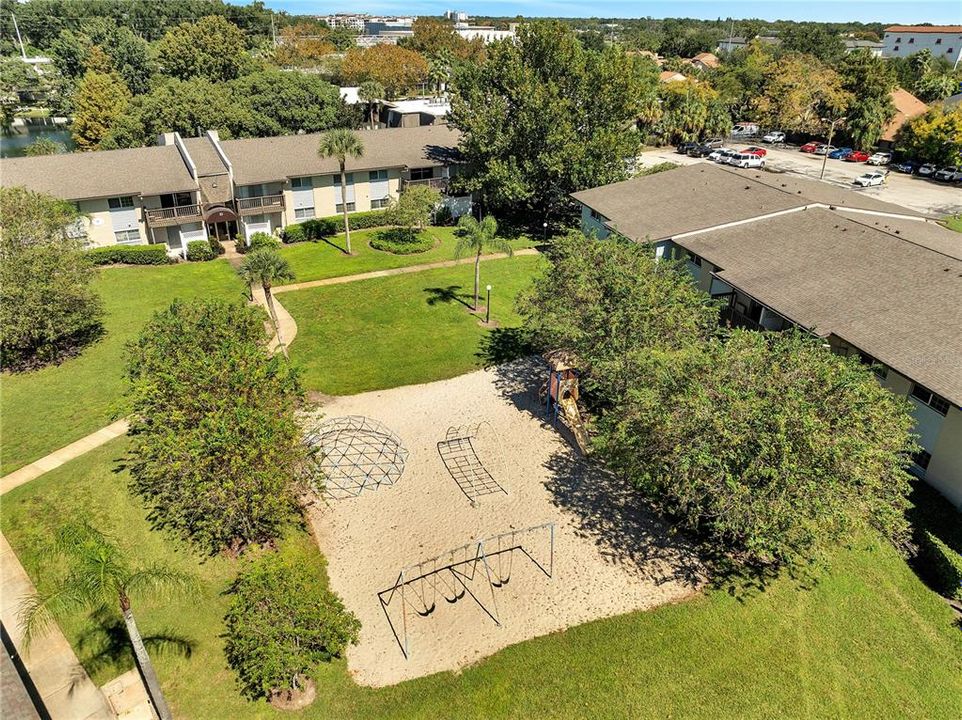 For Sale: $130,000 (2 beds, 1 baths, 881 Square Feet)