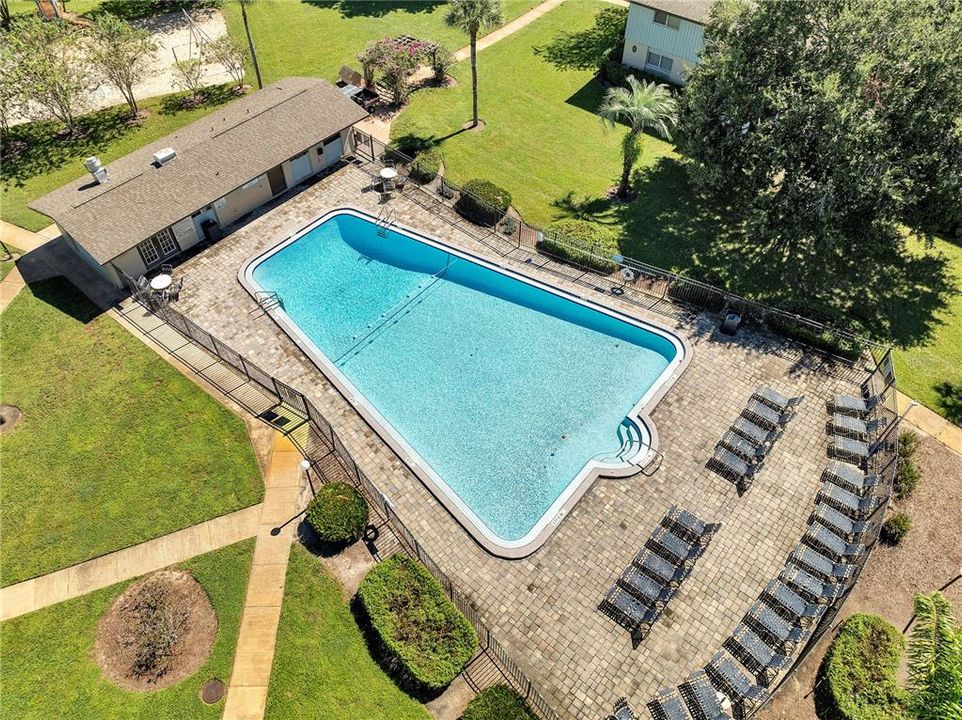 For Sale: $130,000 (2 beds, 1 baths, 881 Square Feet)