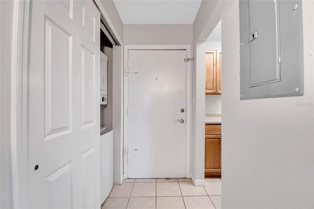 For Sale: $130,000 (2 beds, 1 baths, 881 Square Feet)