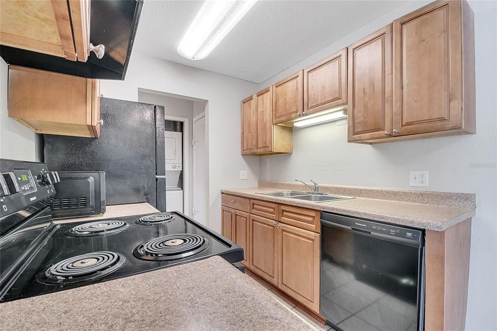 For Sale: $130,000 (2 beds, 1 baths, 881 Square Feet)