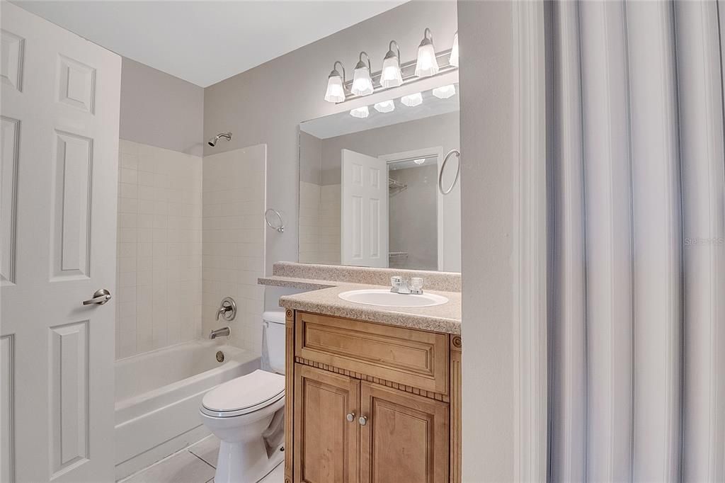 For Sale: $130,000 (2 beds, 1 baths, 881 Square Feet)