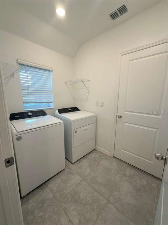 For Rent: $1,900 (3 beds, 2 baths, 1432 Square Feet)