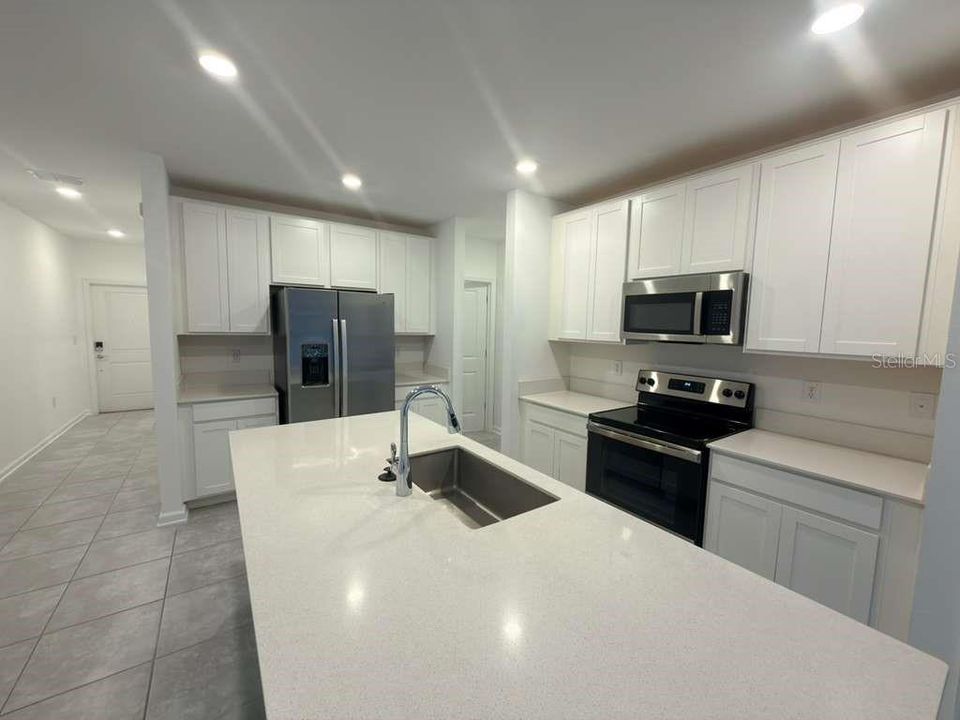 For Rent: $1,900 (3 beds, 2 baths, 1432 Square Feet)