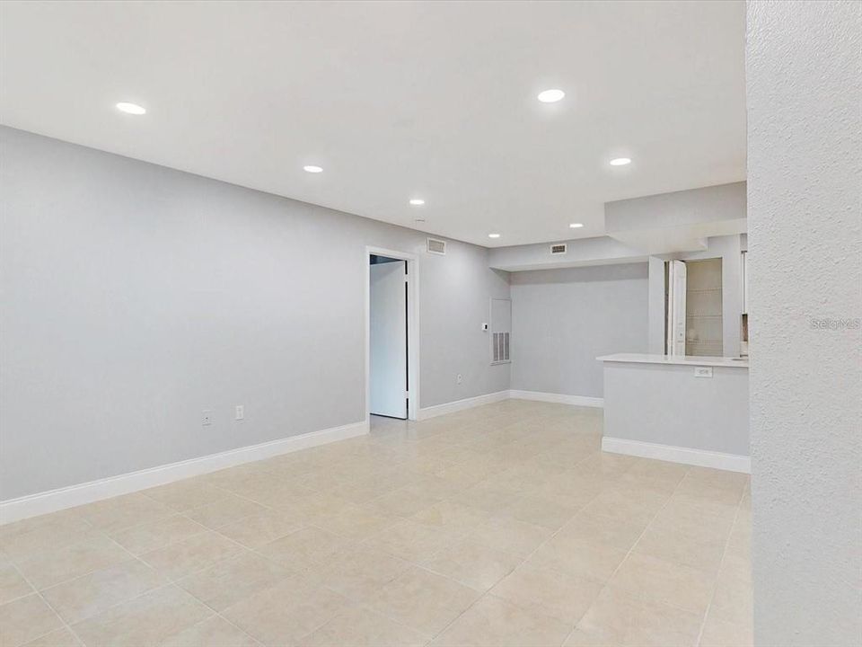 For Rent: $1,400 (2 beds, 2 baths, 937 Square Feet)