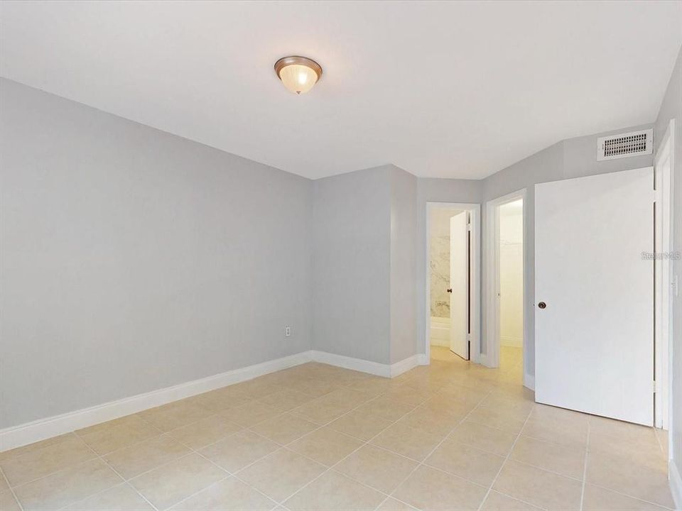 For Rent: $1,400 (2 beds, 2 baths, 937 Square Feet)