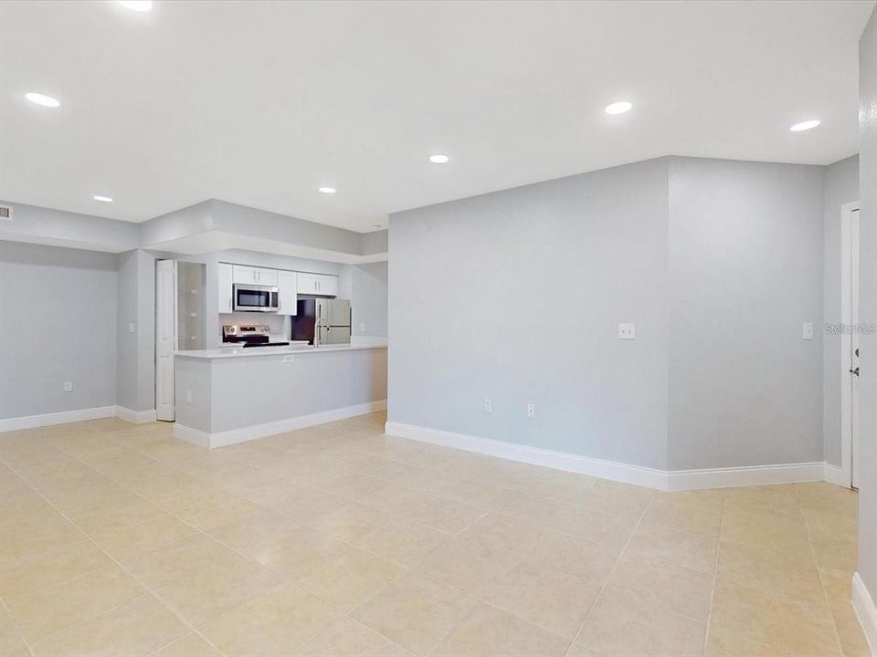 For Rent: $1,400 (2 beds, 2 baths, 937 Square Feet)