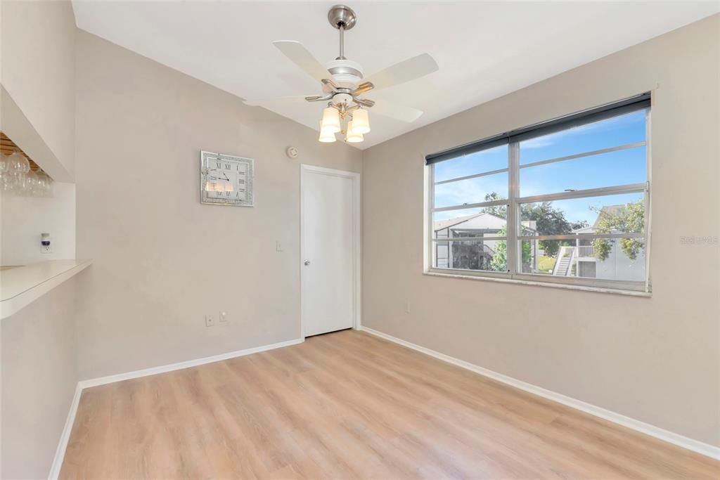 На продажу: $155,000 (2 спален, 2 ванн, 912 Квадратных фут)