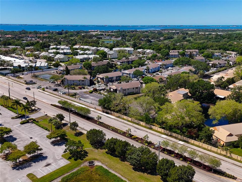 На продажу: $155,000 (2 спален, 2 ванн, 912 Квадратных фут)