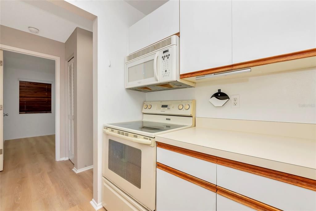 На продажу: $155,000 (2 спален, 2 ванн, 912 Квадратных фут)