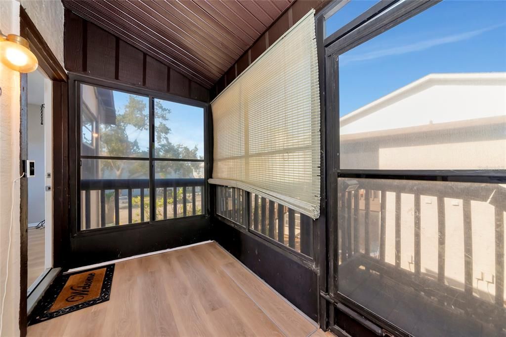 На продажу: $155,000 (2 спален, 2 ванн, 912 Квадратных фут)